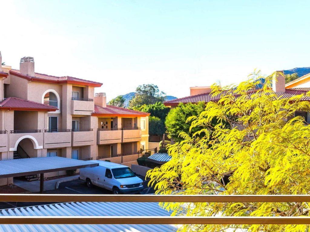 Rumah liburan Private Community Surrounded By Mountains W/3 Pool-spa Complexes, Heated & Open 24/7/365! Phoenix